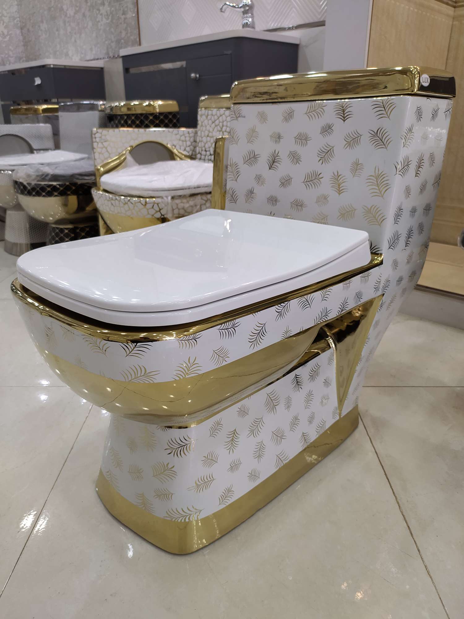 توالت فرنگی سفید طلایی