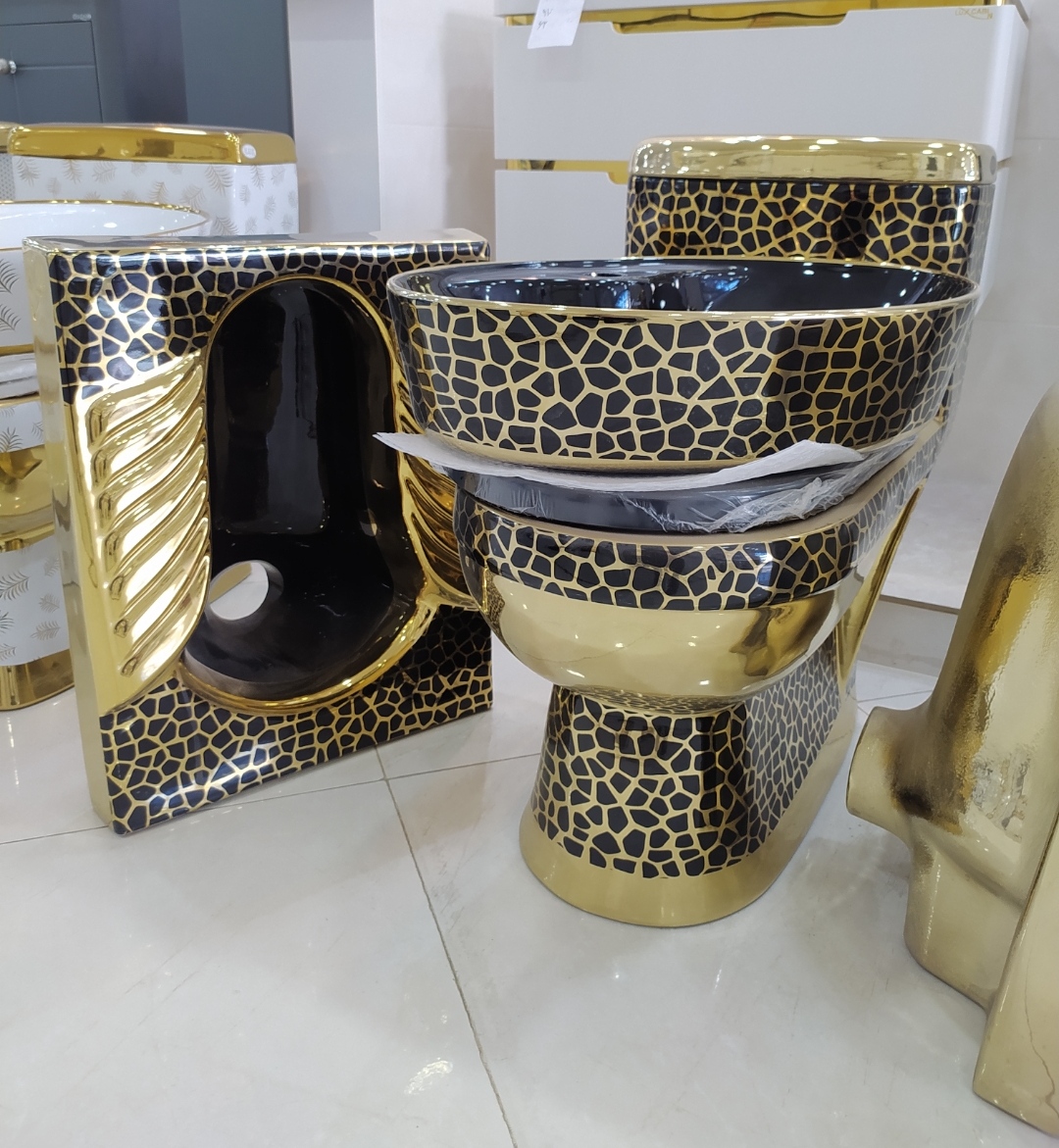 توالت فرنگی و توالت ایرانی و رویه کابینتی لوکس مشکی طلایی کد۱۲۲