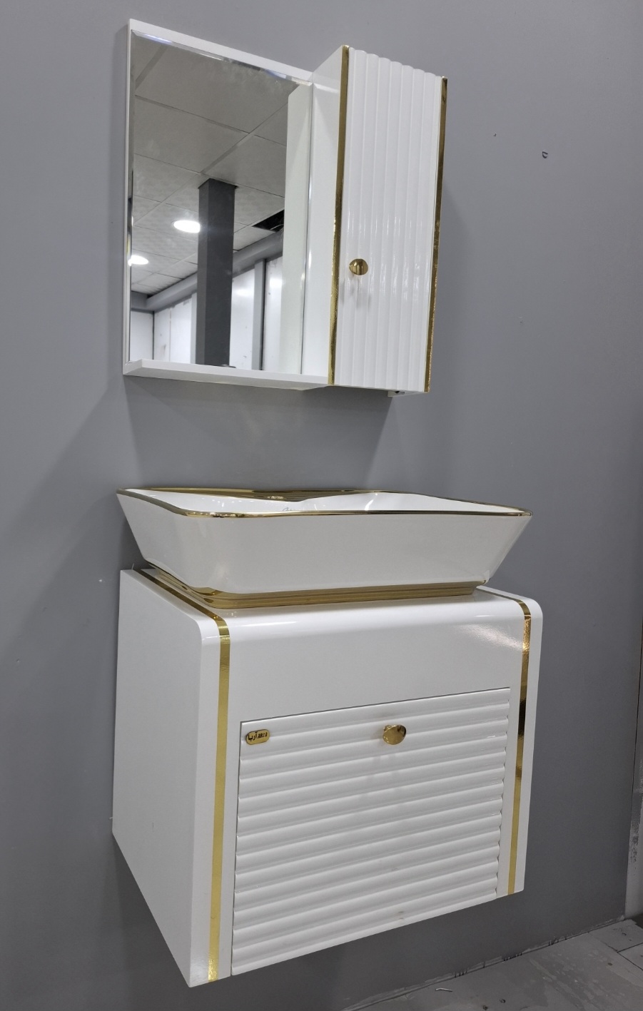 روشویی کابینتی کد۱۱۰ ابعاد ۵۰در۳۵ فول ست همراه با اینه و باکس و رویه کوتینگ