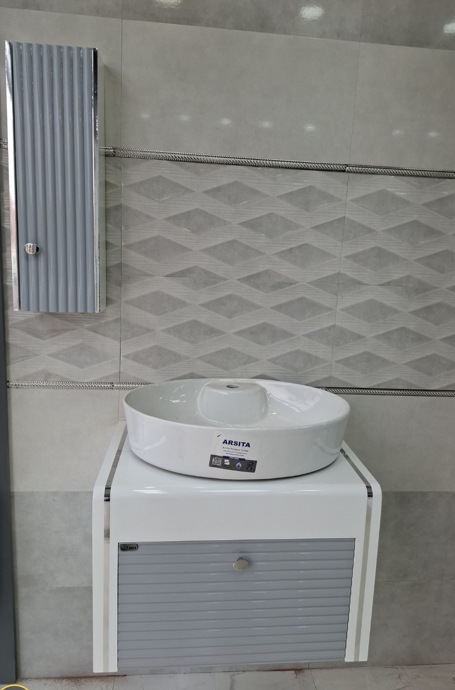 روشوی کابینتی کد۱۰۸ سفید درب طوسی ۶۰در۴۰ فول ست